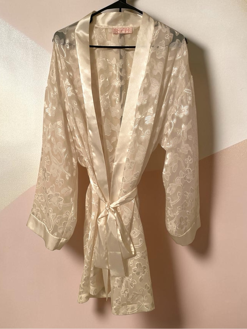 Oscar de la Renta Beautiful Sheer Silk Floral Jacquard Robe in Ivory Cream